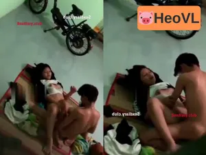 Quay lén hai em học sinh cắm sừng trong trọ