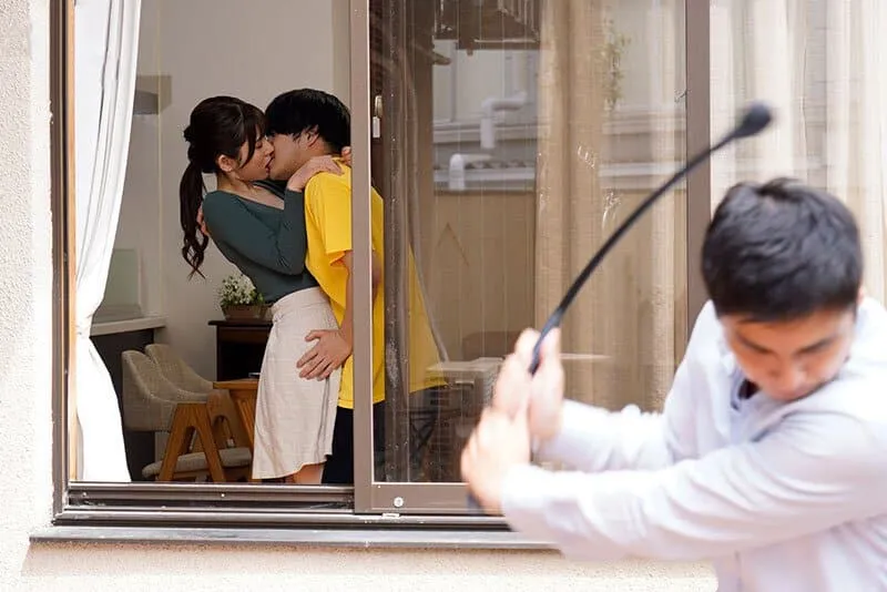 Gã chồng mãi mê với công việc, vợ yêu nảy sinh tình cảm với em người chồng vì cô đơn
