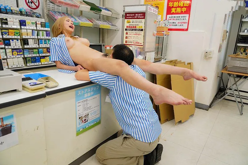 Anh tiền bối tống tình con mèo nhỏ ngổ ngáo của chủ cửa hàng tiện lợi