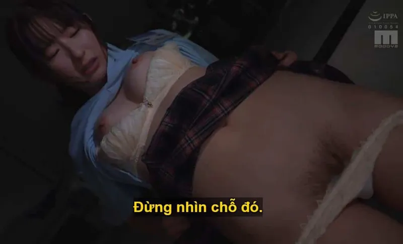 Sếp lớn lập mưu đụ con nhỏ cấp dưới kiêu căng lười nhác, suốt ngày cắm mặt nhắn tin với trai.