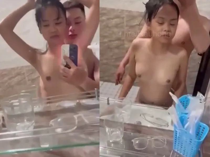 Nhỏ nhắn em cùng anh bồ phang trước gương quay kỉ niệm